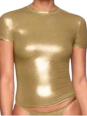 Skims Fits Everybody T Shirt in Gold